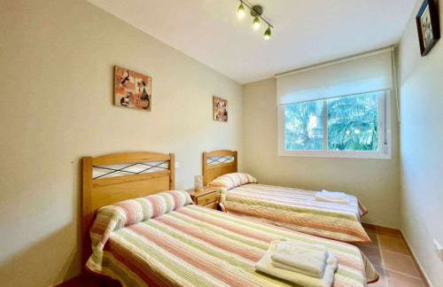 Apartamento con vistas al mar piscina padel - Foto 9