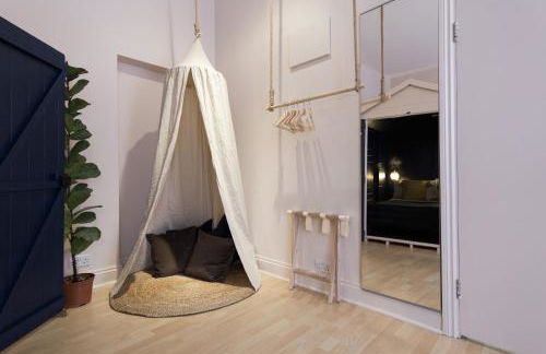Shoreditch Loft w 100inch Cinema, Premium Mattress & Hammock, by the Design Traveller - Foto 19