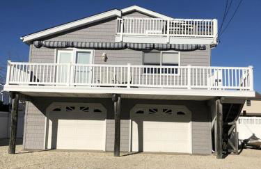 Great Value - Oceanside Raised Ranch Location Is Perfect For Walking To Beach, Restaurants, Pizza, Ice Cream Or Coffee 13419 - Foto 1