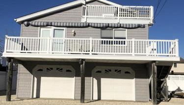 Great Value - Oceanside Raised Ranch Location Is Perfect For Walking To Beach, Restaurants, Pizza, Ice Cream Or Coffee 13419 - Foto 1