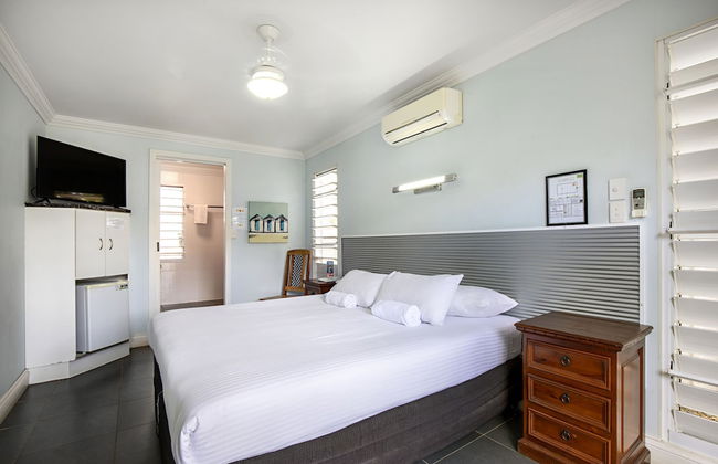 Bush Village Holiday Cabins - Photo 6