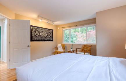 Forest Front Home w Fire Pit Mins to Beaches Wineries Trails Cedarview Retreat by AvantStay - Foto 21