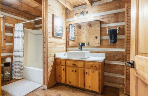 Modern Cabin with Luxury Gym, Firepit + Game Room! - Foto 19