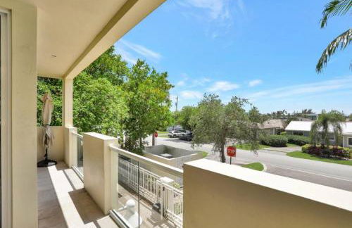 Coastal Condo Deerfield Beach Retreat 3 bed 2 bath - Photo 34