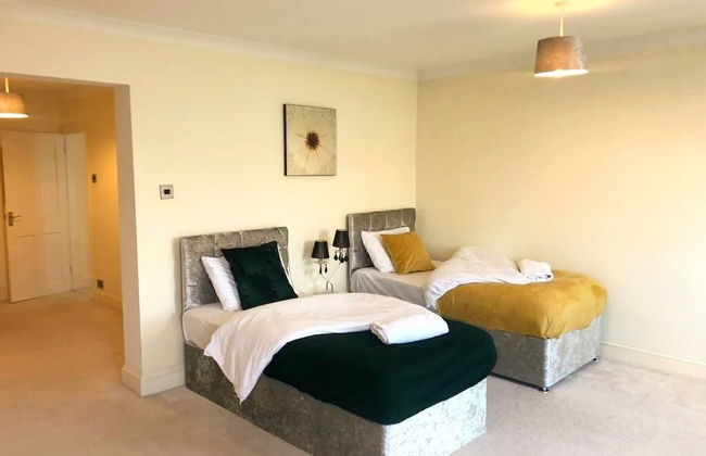 3-bed Semi-detached House, Wifi, Parking, Outdoor Space - Photo 7