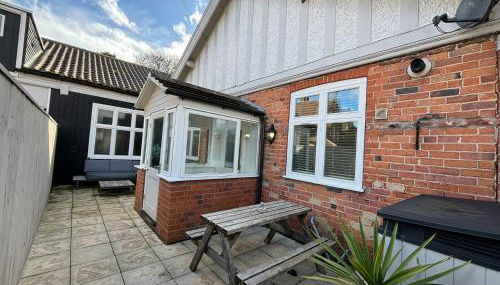 Potters Lodge - private parking & self check in - Foto 2