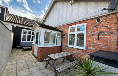 Potters Lodge - private parking & self check in - Foto 2