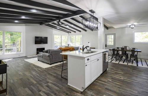 Gorgeous Renovated Home With Large & Private Lot - Foto 11