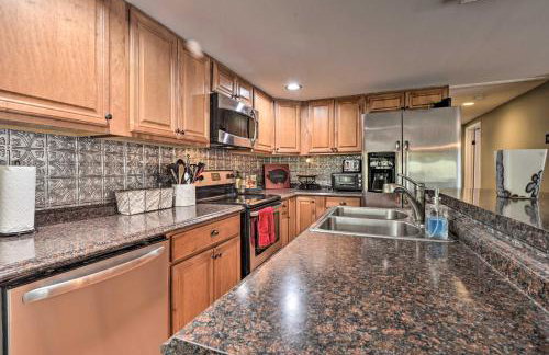 Cozy Cabin with Sunroom and Cacapon River Access! - Foto 10