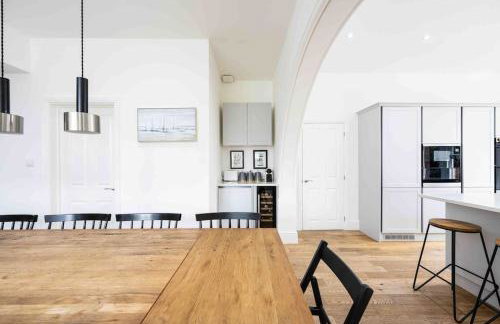 The Lymington Hub Slps 13 hot tub/chef/spa - Photo 29