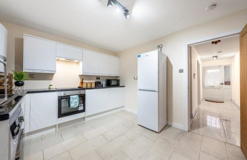Wilkinsons Home-Free parking, Perfect For Contractors & Weekend getaways, Near London City Airport & Excel - Foto 12