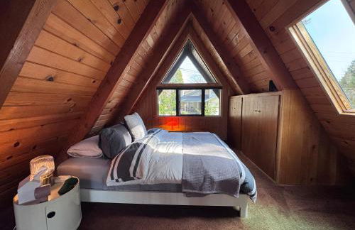 A-Frame with Carousel Fireplace - Foto 24