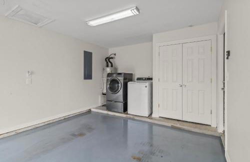 8 Mins to SPI Beach Spacious 3BR with Backyard - Foto 46