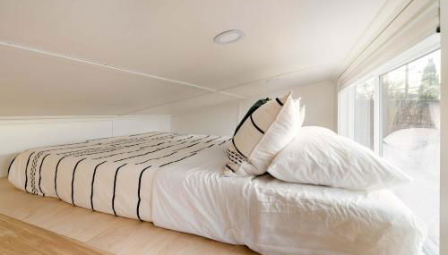 Stay Portland - The Graffiti Alley Tiny House - Food, Art & Beer - Photo 4