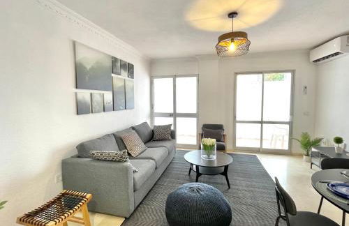 Beach Retreat 2 BR Apartment - Photo 3