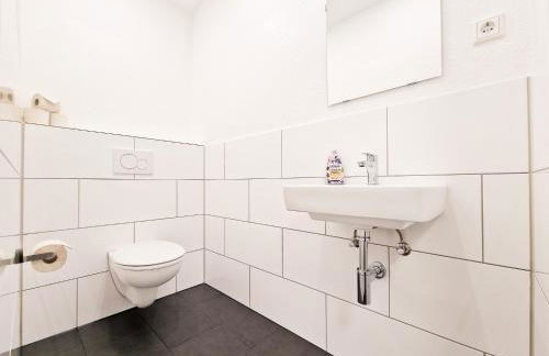 Tolstov Apartments - City Center Apartments with 5 Rooms - 10 Min Messe DUS - Foto 39