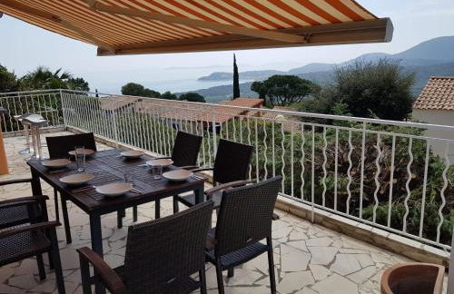 Villa mit großartigem Panoramablick auf das Meer und direkt am Pool - Foto 13