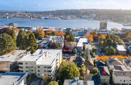 Rare 2BR Modern Urban Escape Free Parking - Foto 34