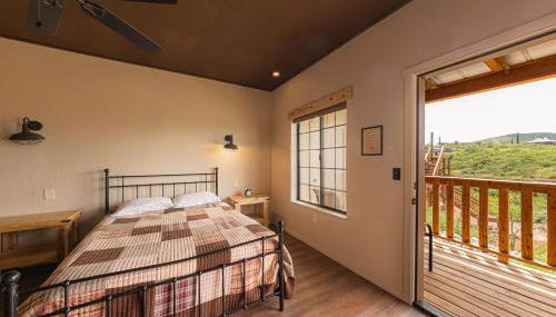 -Pet Friendly- Miners Cabin #6 - King Bed with Private Balcony - Foto 3