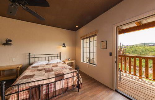 Miners Cabin #4 - King Bed - Private Balcony with Views - Foto 32