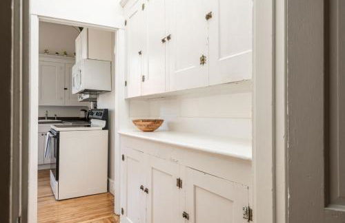 Local Landmark - Gorgeous Historic Home - Foto 26