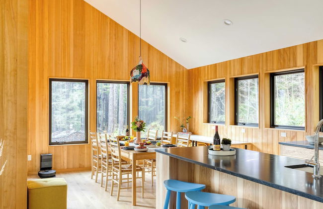 Rustic Arch Cape Getaway w/ Vibrant Interior Walk to the Beach Cape Wonder - Foto 11