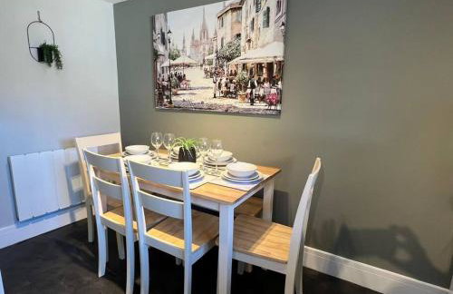 Oak House by ShortStays4U A Modern 3Bedroom Townhouse with free parking in town! - Foto 15