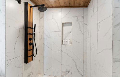 Perfect Couples Cabin Fireplace Firepit & Wine Nearby - Foto 15