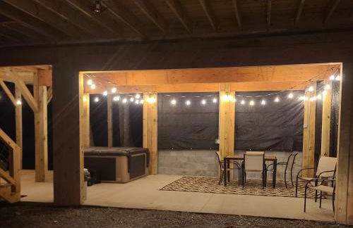 Cozy Cabin Retreat w/ Hot Tub & Nature Views - Foto 45