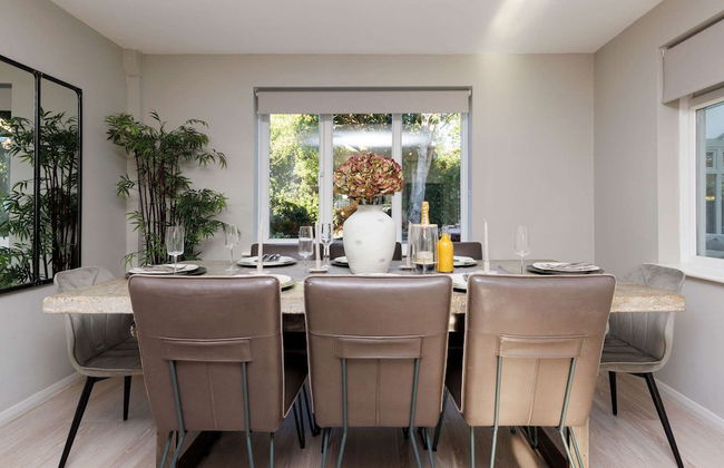 Stylish 4 Bed Home Close to Beach - Foto 21