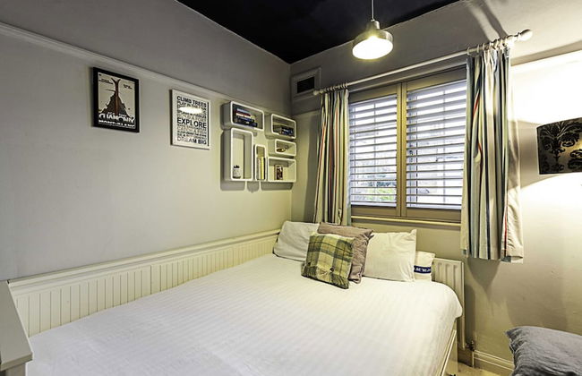 Gorgeous 4-bed Home With a Fireplace and Terrace - Foto 25