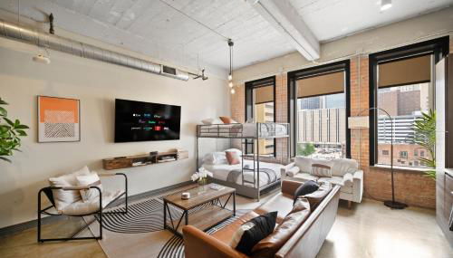 Stunning Downtown Apartment with Pool, Laundry, Parking - Foto 2