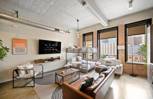 Stunning Downtown Apartment with Pool, Laundry, Parking - Foto 2