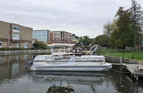 3BR 2BTH Waterfront Vacation Rental on Riverwalk to Downtown McHenry with Pier - Foto 7