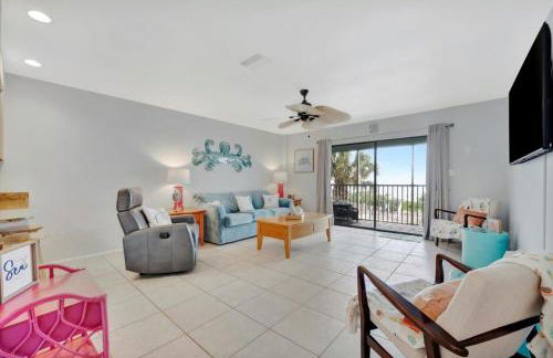 Cheerful Pelican on Anna Maria Island - Photo 7