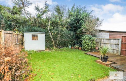 Modern 4-Bedroom 2-Bathroom with Off Road Parking in Great Sankey by Amazing Spaces Relocations Ltd - Foto 24