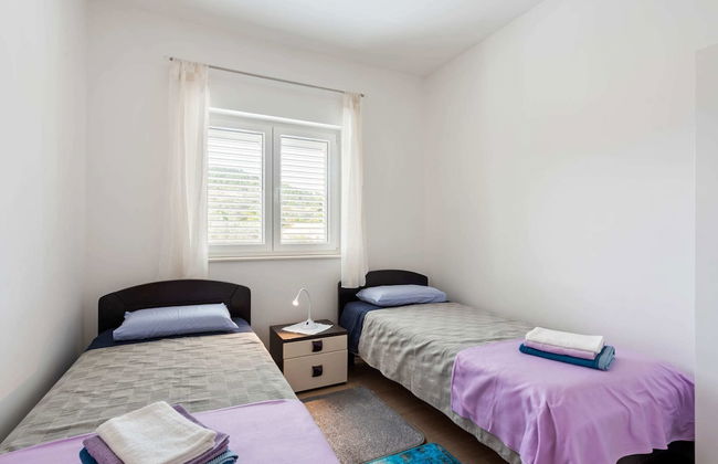 Simplistic Apartment in Neviđane near Sea Beach - Foto 3