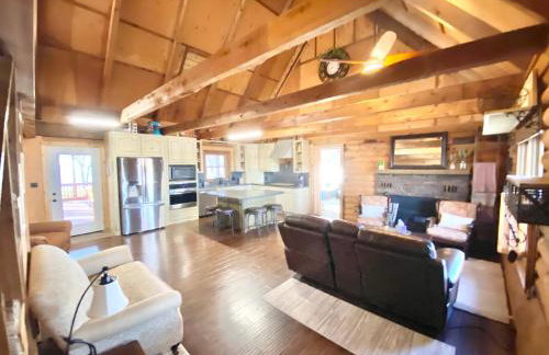 Blufftop Cabin Retreat Hot Tub and Fall Views! - Foto 11