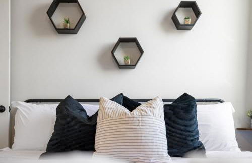 2BR, King Bd, Free Prkn, Gym, NYC View, 8min Train - Foto 22