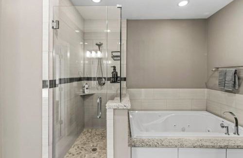 Gorgeous Property Near Convention Center - Foto 14