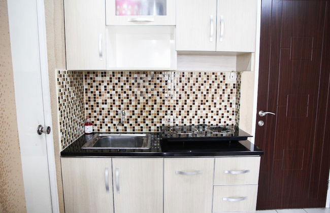 Pool View 2BR Mutiara Bekasi Apartment - Photo 15