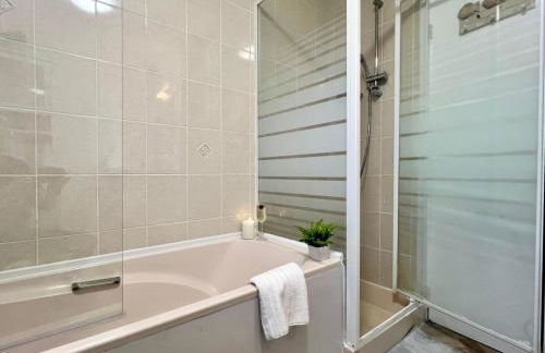 J&J stays 5 bedroom detached house in Peterborough with parking - Photo 58