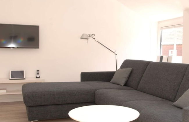 House Flora, Golden Knoepke - Foto 1