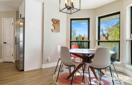 Family 3BR 2BA Home Near Charming Main Street w Cowboy Pool by Austin Vacay - Foto 18