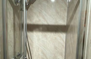 Luxury Railway carriage with own private hot tub - Photo 12