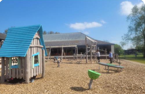 Exquisite Lake lodge in Hoburne Holiday Resort - Valentino Rose Lodge - Foto 28