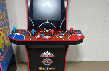 Spacious 3 Bedroom Home with Game Room and Parking - Foto 17