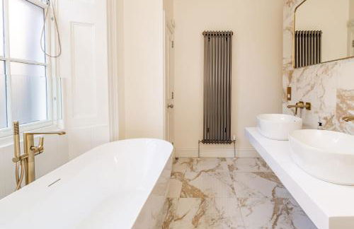 Dragon Suites Luxury Apartments at Rutland Square - Photo 39