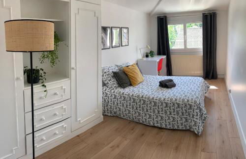 Maison spacieuse et paisible - 4 chambres, parking, wifi - Foto 14