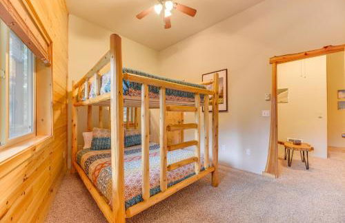 Grizzly Tower Packwood Cabin with Hot Tub! - Foto 23